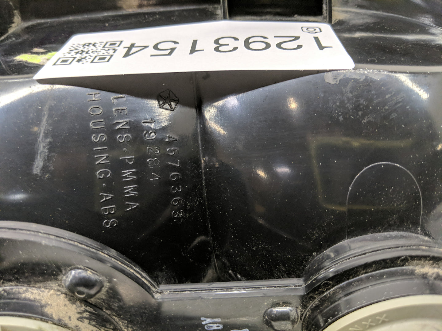 1999 Dodge Durango Tail Light Assembly Driver Left OEM P/N:4576363 4576362 Fits OEM Used Auto Parts - Oemusedautoparts1.com