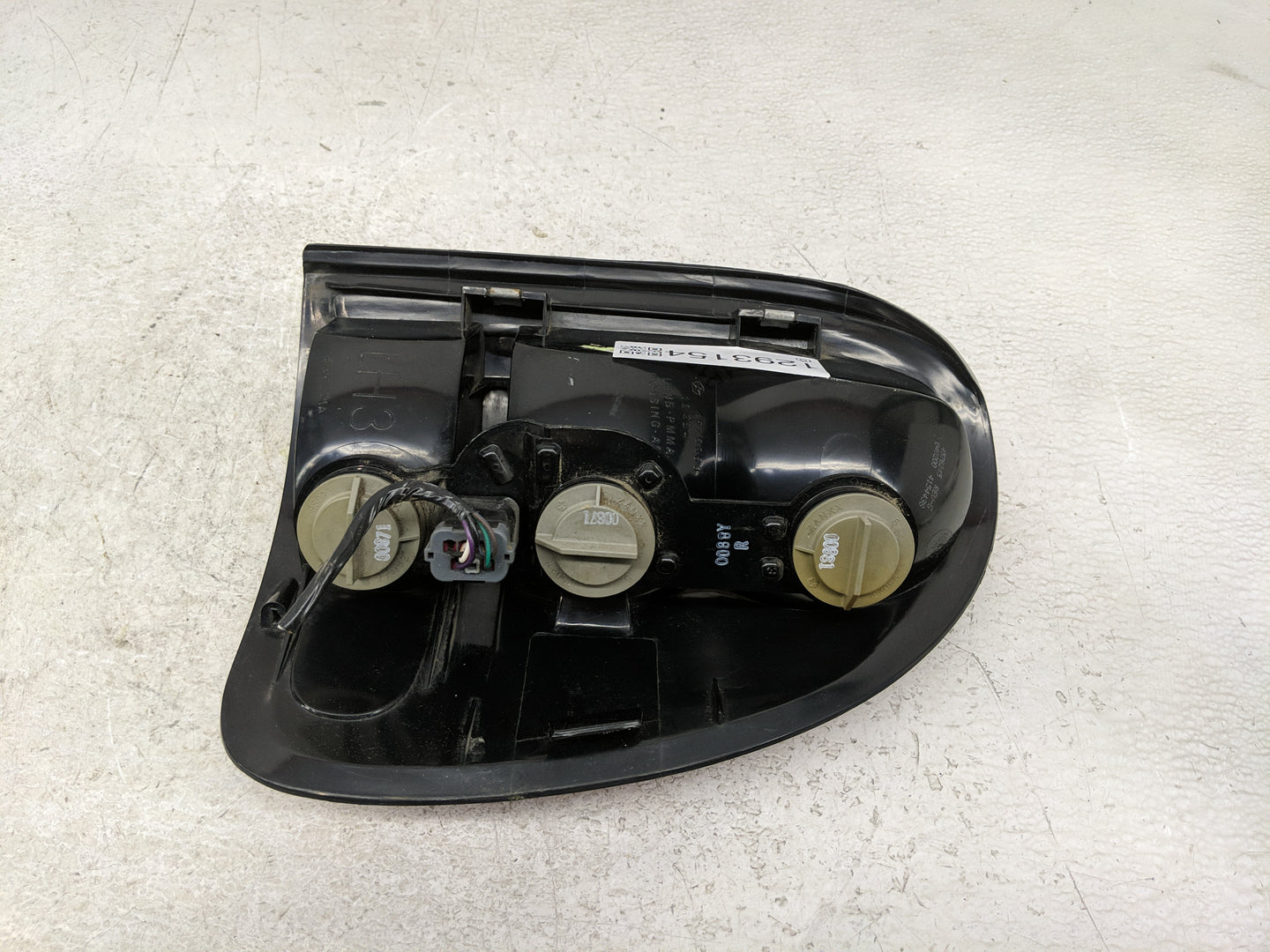 1999 Dodge Durango Tail Light Assembly Driver Left OEM P/N:4576363 4576362 Fits OEM Used Auto Parts - Oemusedautoparts1.com