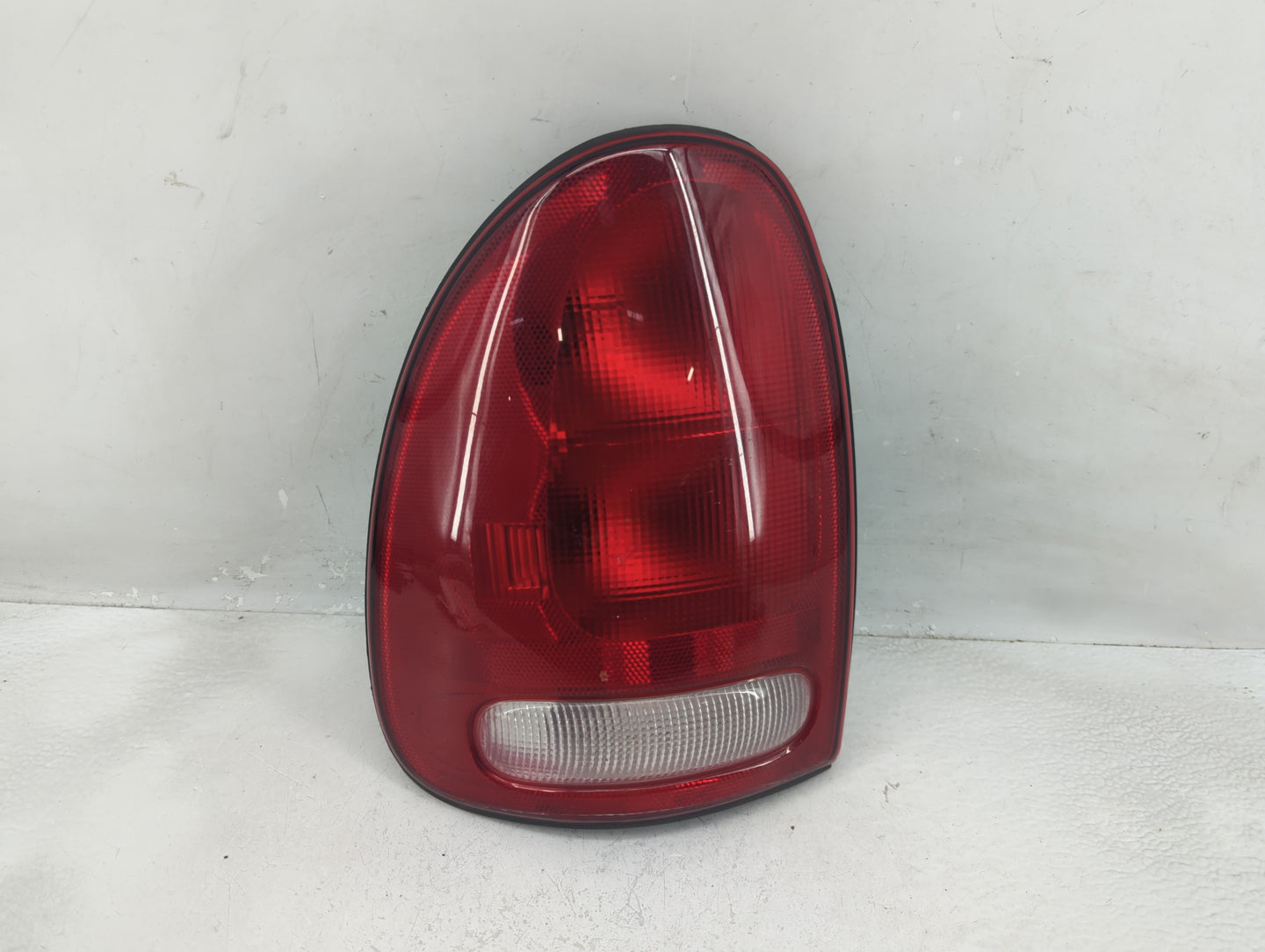 1998-2003 Dodge Durango Tail Light Assembly Driver Left OEM P/N:4576363 Fits Fits 1996 1997 1998 1999 2000 2001 2002 2003 OE