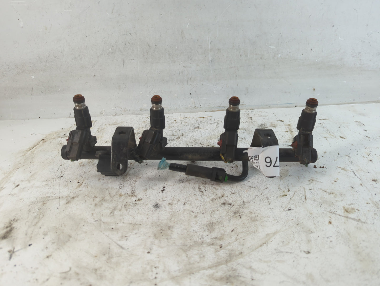 1999 Dodge Stratus Fuel Injectors P/N:04669938 Fits OEM Used Auto Parts - Oemusedautoparts1.com