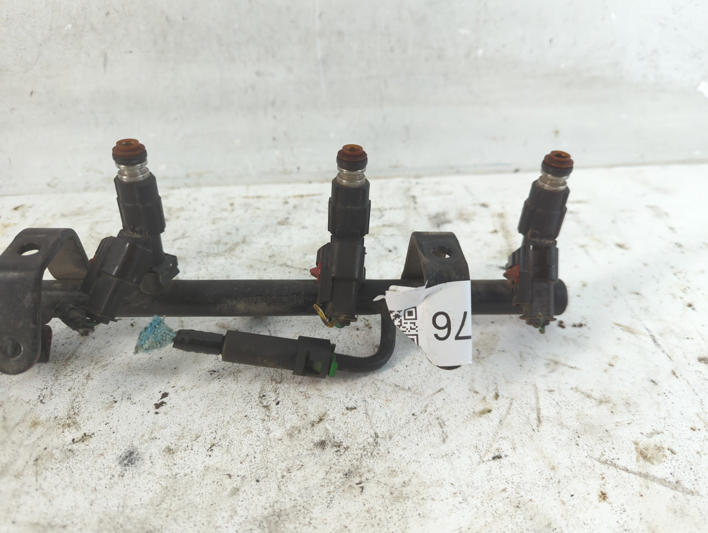 1999 Dodge Stratus Fuel Injectors P/N:04669938 Fits OEM Used Auto Parts - Oemusedautoparts1.com