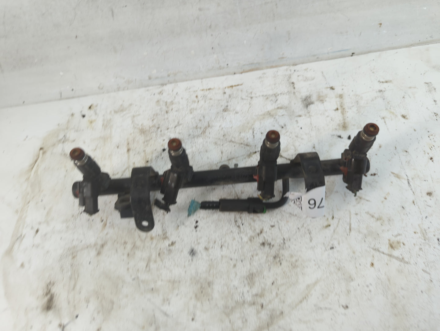 1999 Dodge Stratus Fuel Injectors P/N:04669938 Fits OEM Used Auto Parts - Oemusedautoparts1.com