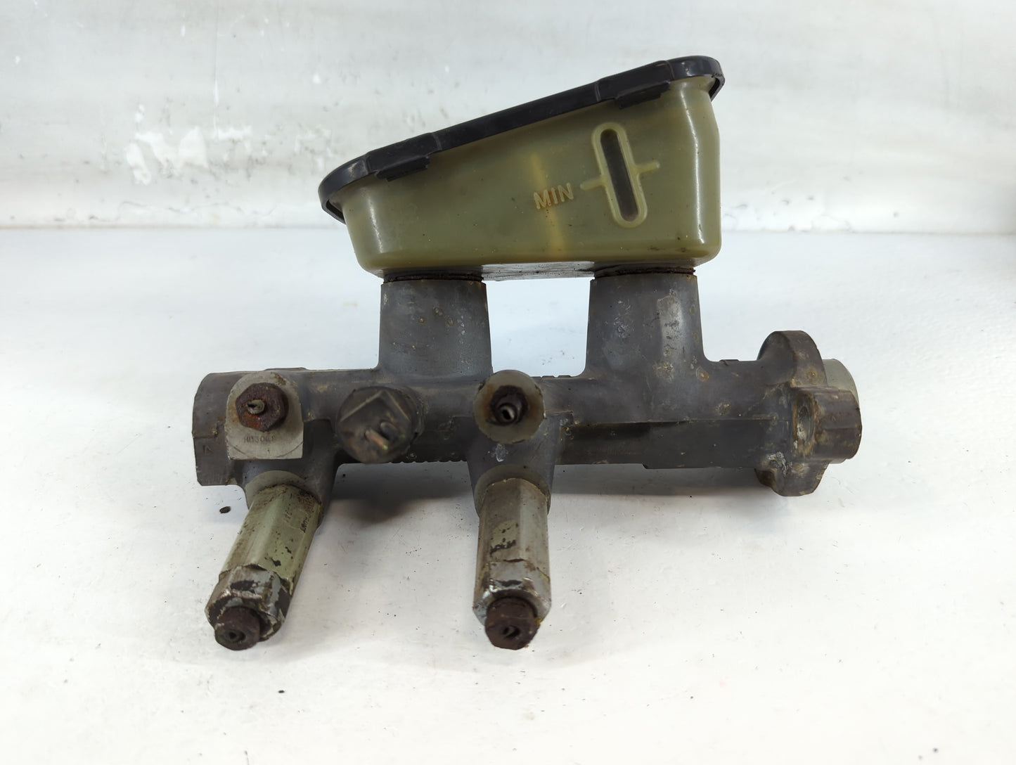 1999 Ford Cf6000 Brake Master Cylinder - Oemusedautoparts1.com