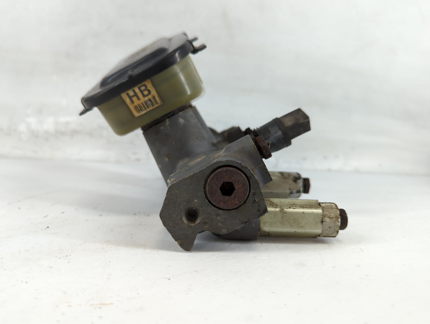 1999 Ford Cf6000 Brake Master Cylinder - Oemusedautoparts1.com