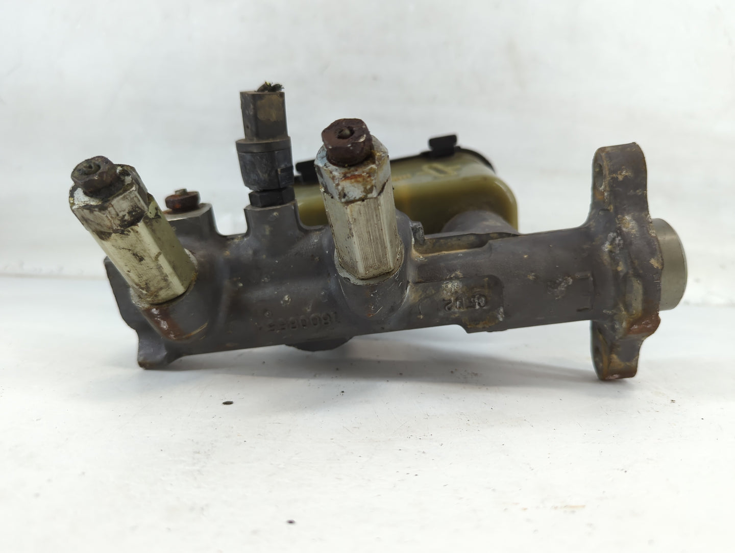 1999 Ford Cf6000 Brake Master Cylinder - Oemusedautoparts1.com