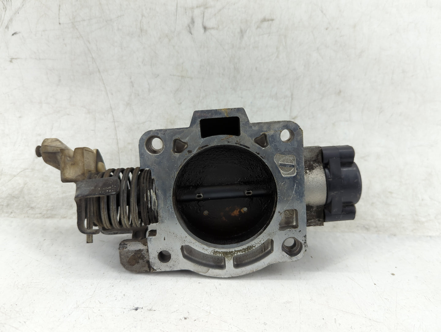 1999-2000 Ford E-150 Throttle Body Fits Fits 1999 2000 OEM Used Auto Parts - Oemusedautoparts1.com