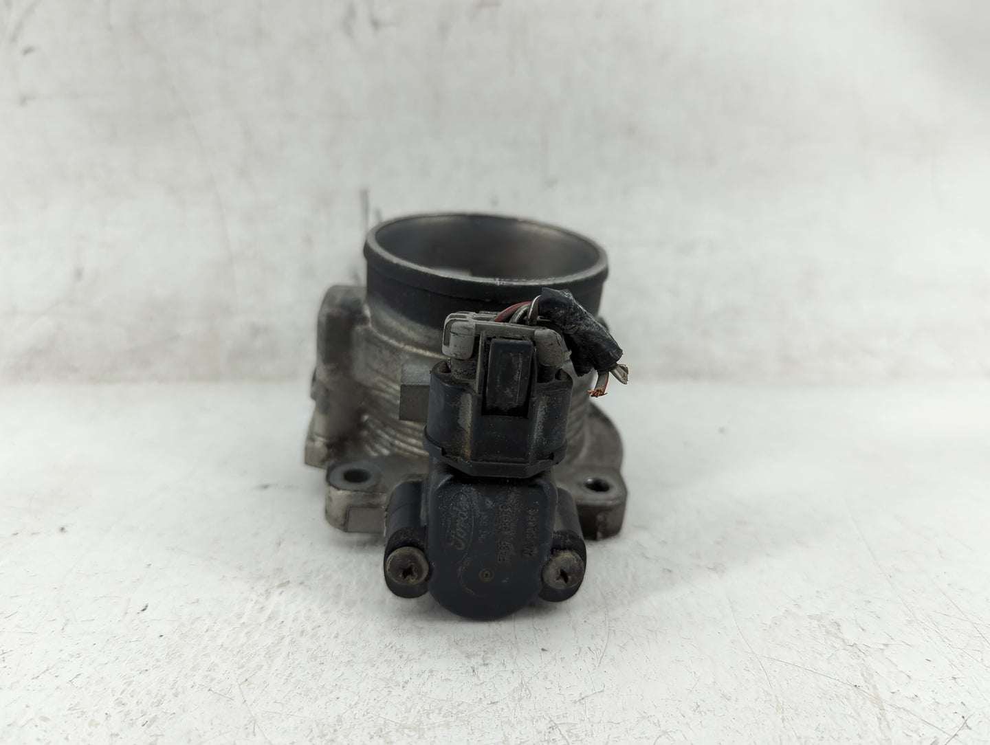1999-2000 Ford E-150 Throttle Body Fits Fits 1999 2000 OEM Used Auto Parts - Oemusedautoparts1.com