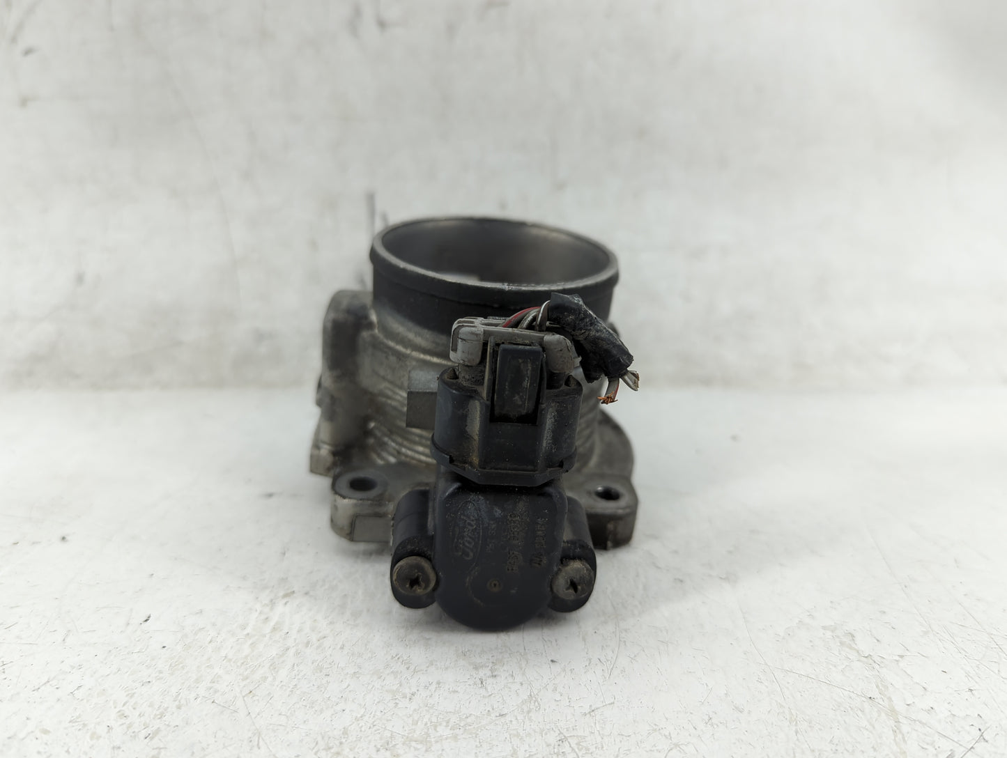 1999-2000 Ford E-150 Throttle Body Fits Fits 1999 2000 OEM Used Auto Parts - Oemusedautoparts1.com