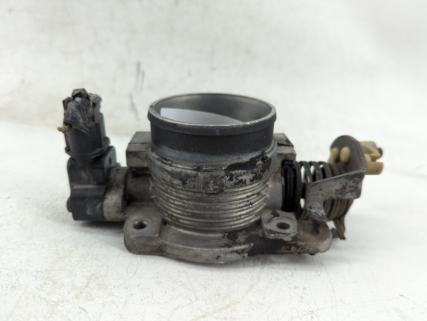 1999-2000 Ford E-150 Throttle Body Fits Fits 1999 2000 OEM Used Auto Parts - Oemusedautoparts1.com