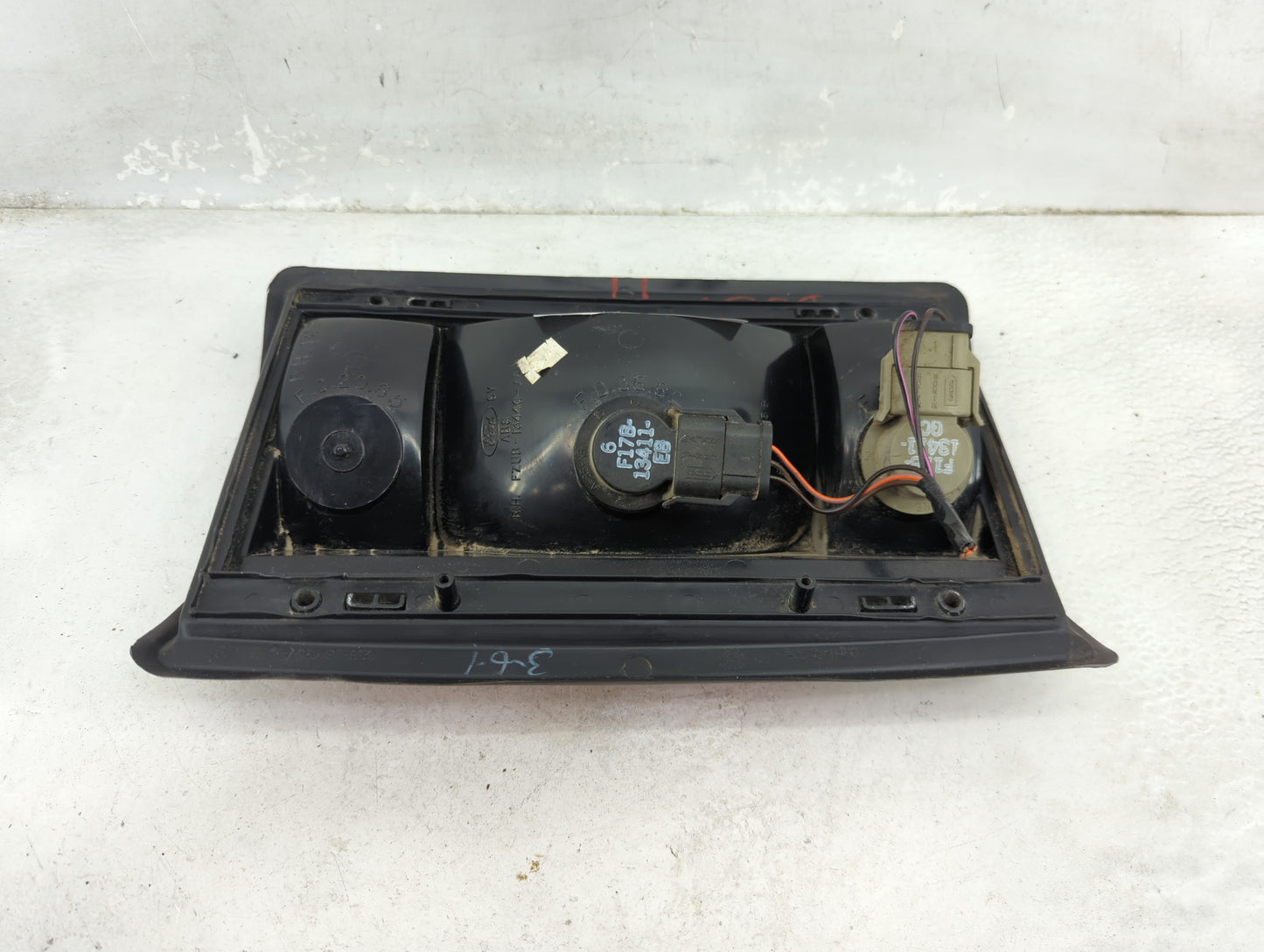 1995-2004 Ford E-150 Tail Light Assembly Passenger Right OEM P/N:FZUB-13440-AA Fits OEM Used Auto Parts - Oemusedautoparts1.