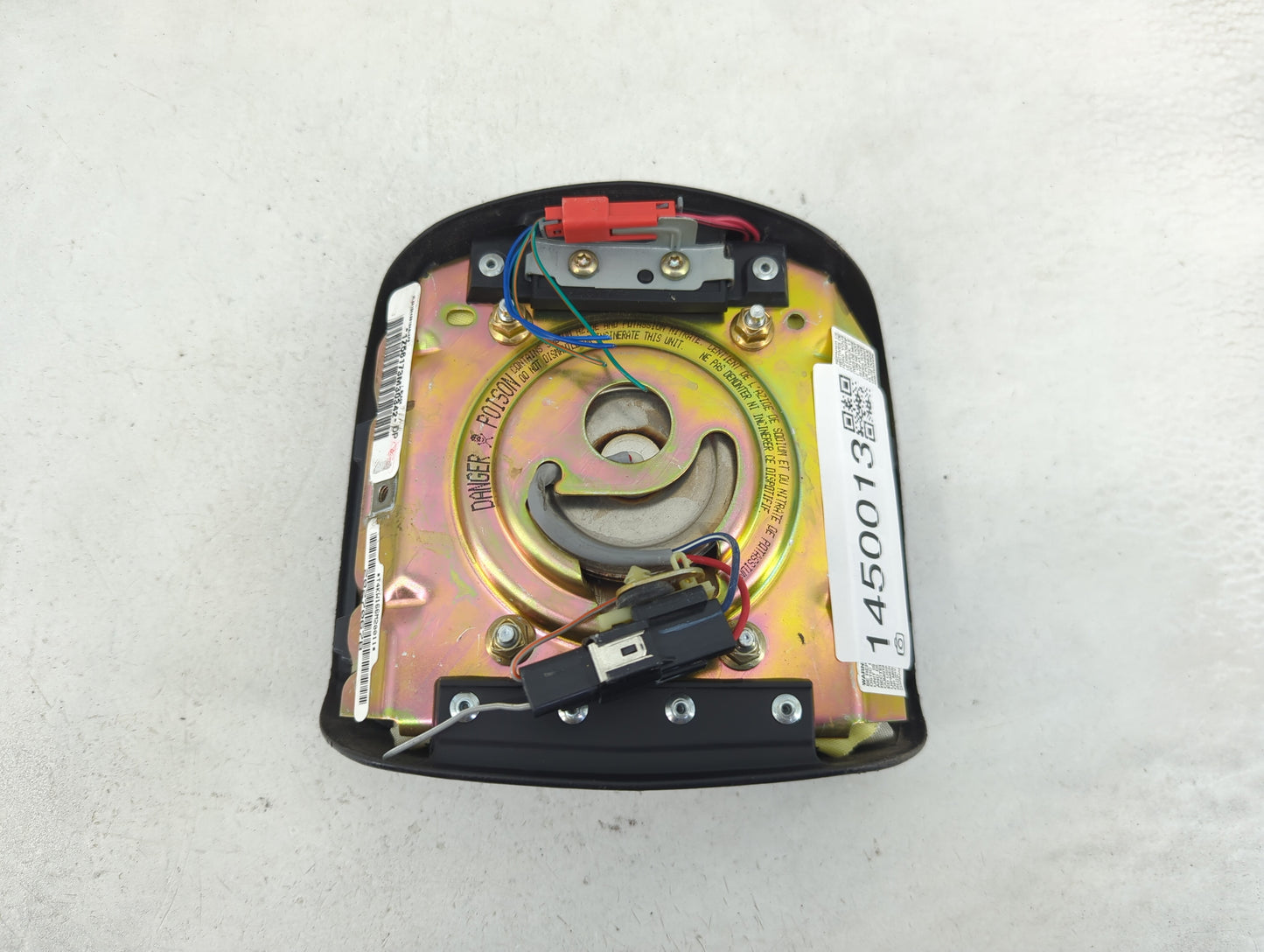 1999-2002 Ford E-150 Air Bag Driver Left Steering Wheel Mounted Fits Fits 1999 2000 2001 2002 OEM Used Auto Parts - Oemuseda