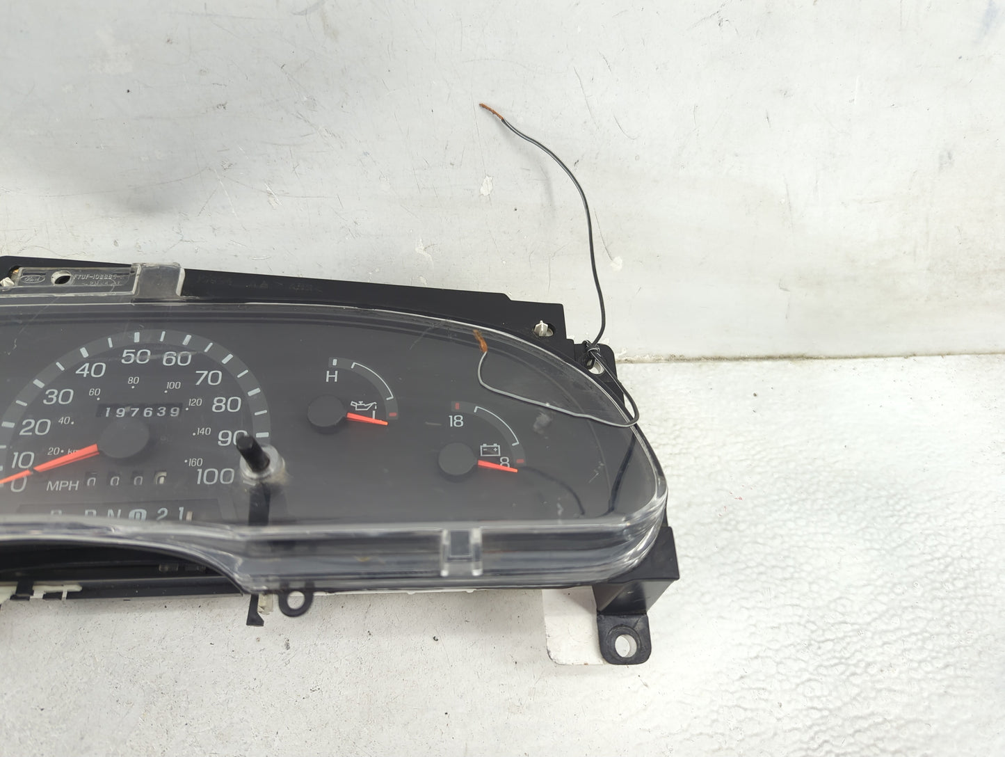 1999-2000 Ford E-150 Instrument Cluster Speedometer Gauges P/N:F8UF-10C956-AA Fits Fits 1999 2000 OEM Used Auto Parts - Oemu
