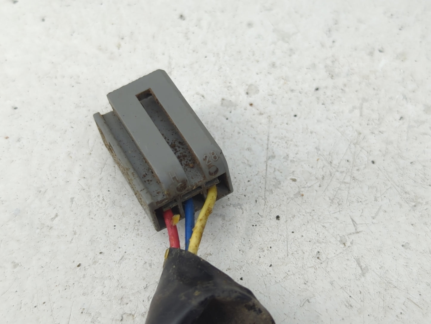 1994-2006 Ford E-150 Driver Side View Mirror - Left Door Mirror OEM Used - Oemusedautoparts1.com