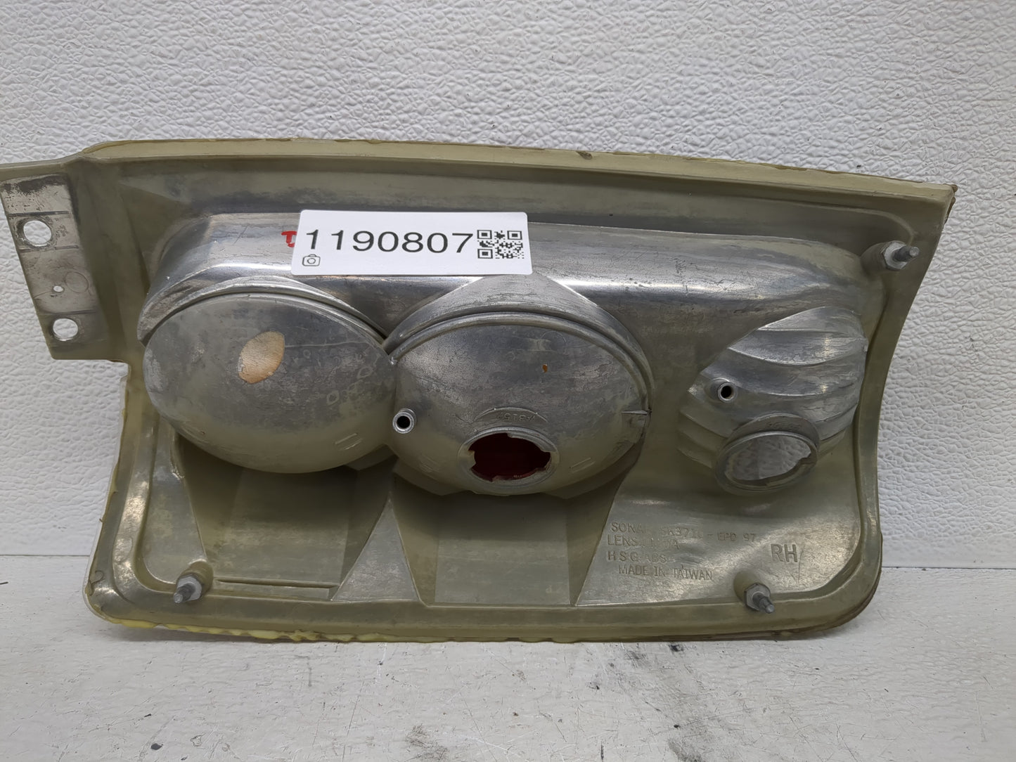 1997-2002 Ford Expedition Tail Light Assembly Passenger Right OEM Fits Fits 1997 1998 1999 2000 2001 2002 OEM Used Auto Part