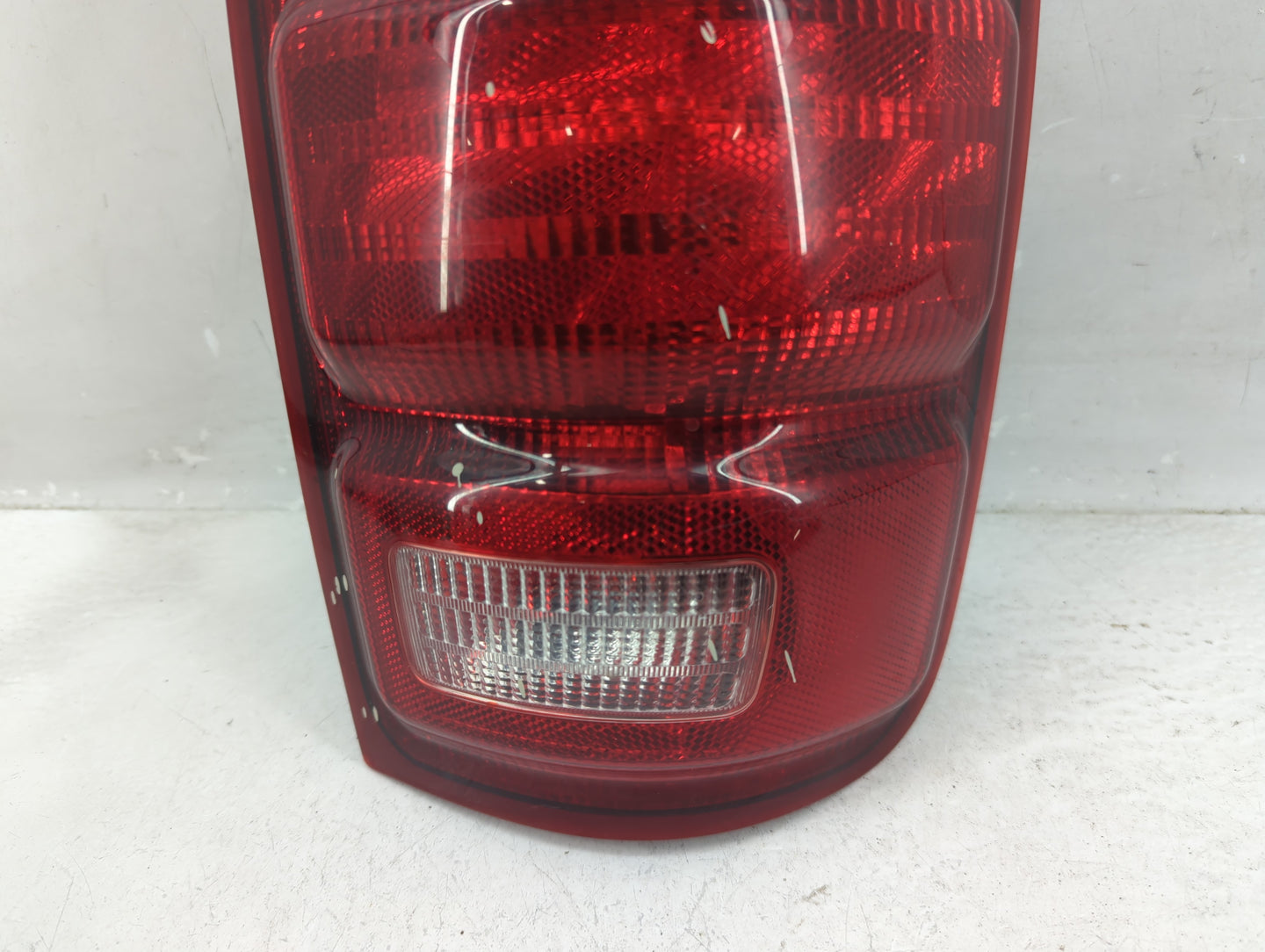 1997-2002 Ford Expedition Tail Light Assembly Passenger Right OEM P/N:44ZH-1093B Fits Fits 1997 1998 1999 2000 2001 2002 OEM