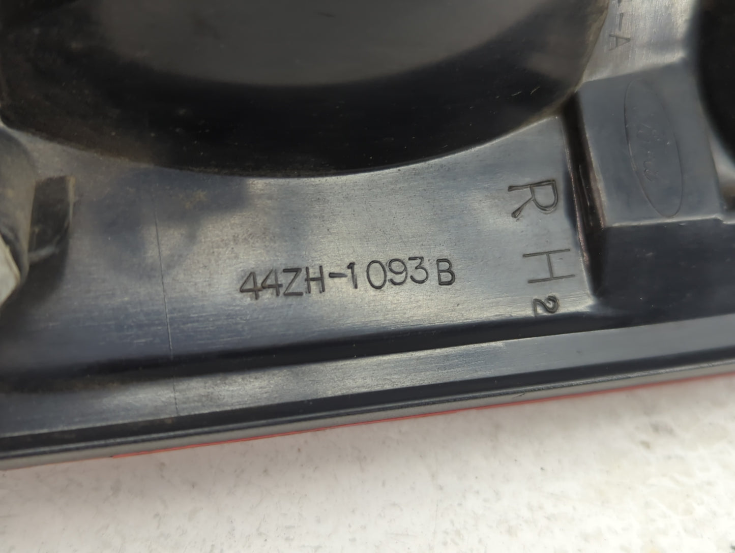 1997-2002 Ford Expedition Tail Light Assembly Passenger Right OEM P/N:44ZH-1093B Fits Fits 1997 1998 1999 2000 2001 2002 OEM