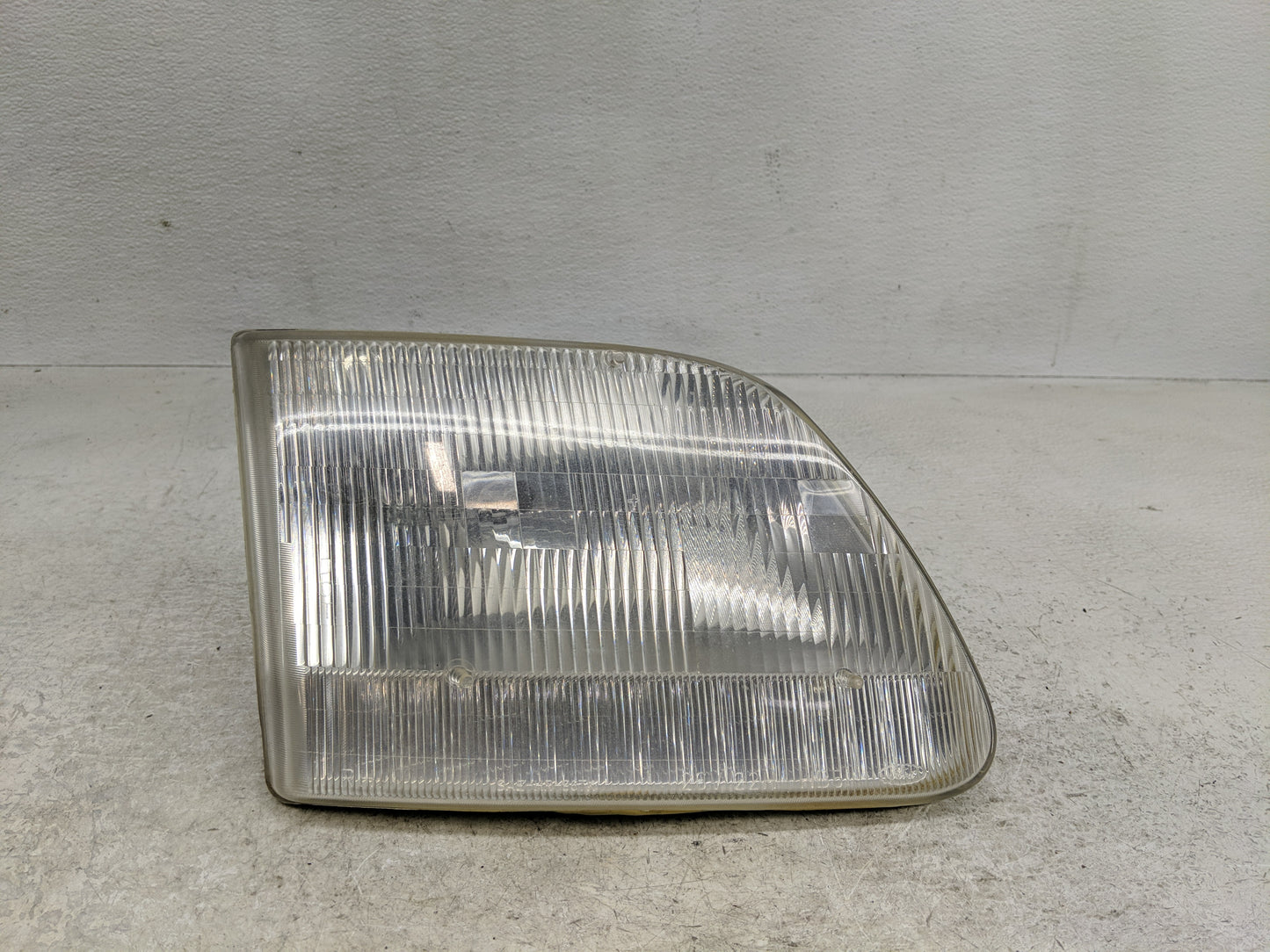 Ford Expedition Passenger Right Oem Head Light Headlight Lamp - Oemusedautoparts1.com