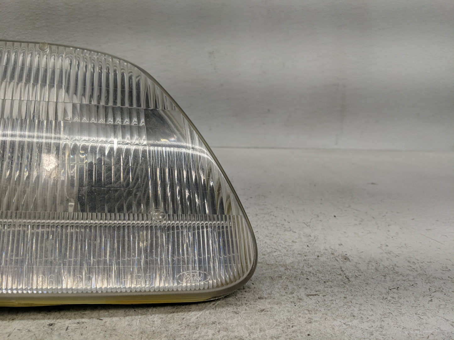 Ford Expedition Passenger Right Oem Head Light Headlight Lamp - Oemusedautoparts1.com