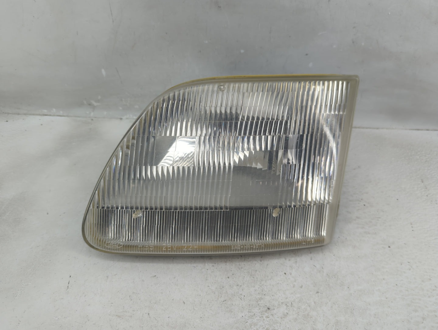 1997-2002 Ford Expedition Driver Left Oem Head Light Headlight Lamp - Oemusedautoparts1.com