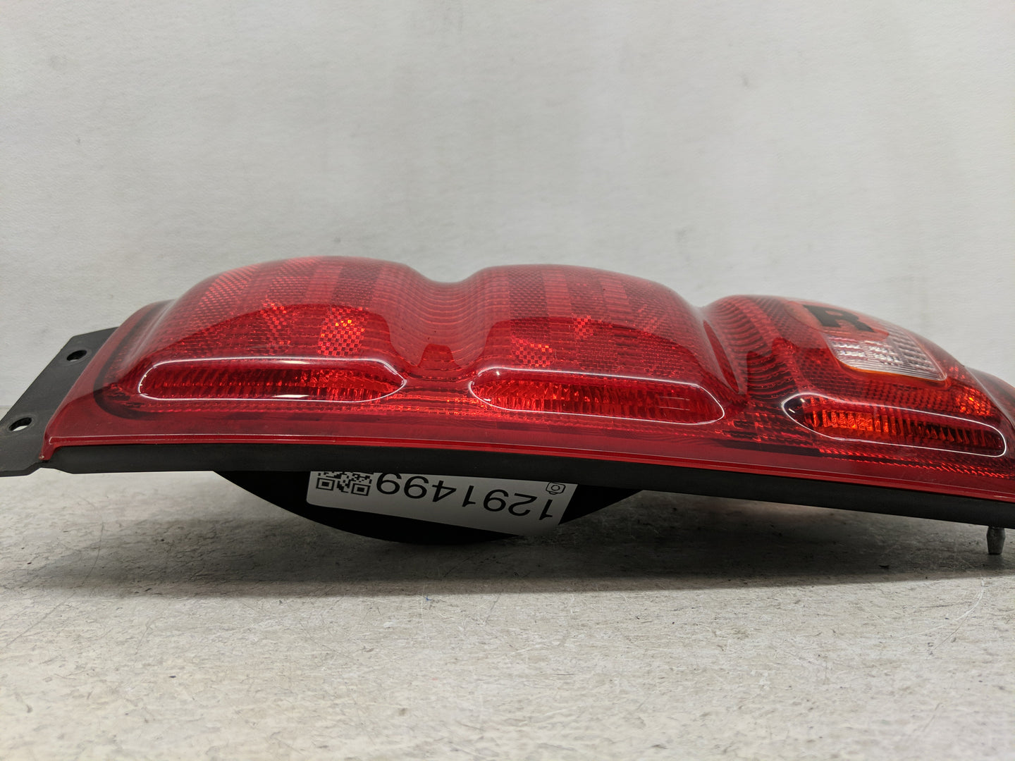 1997-2002 Ford Expedition Tail Light Assembly Passenger Right OEM P/N:44ZH-1093B Fits Fits 1997 1998 1999 2000 2001 2002 OEM
