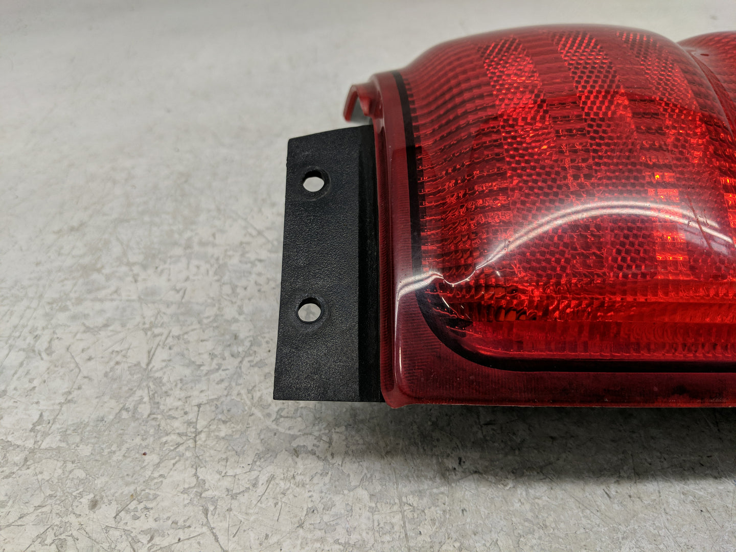 1997-2002 Ford Expedition Tail Light Assembly Passenger Right OEM P/N:44ZH-1093B Fits Fits 1997 1998 1999 2000 2001 2002 OEM