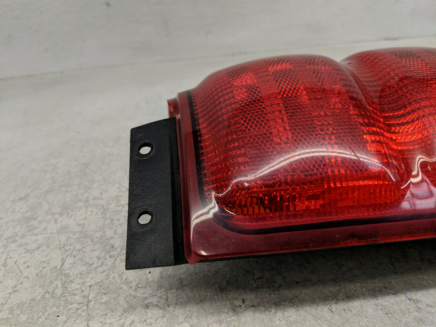 1997-2002 Ford Expedition Tail Light Assembly Passenger Right OEM P/N:44ZH-1093B Fits Fits 1997 1998 1999 2000 2001 2002 OEM