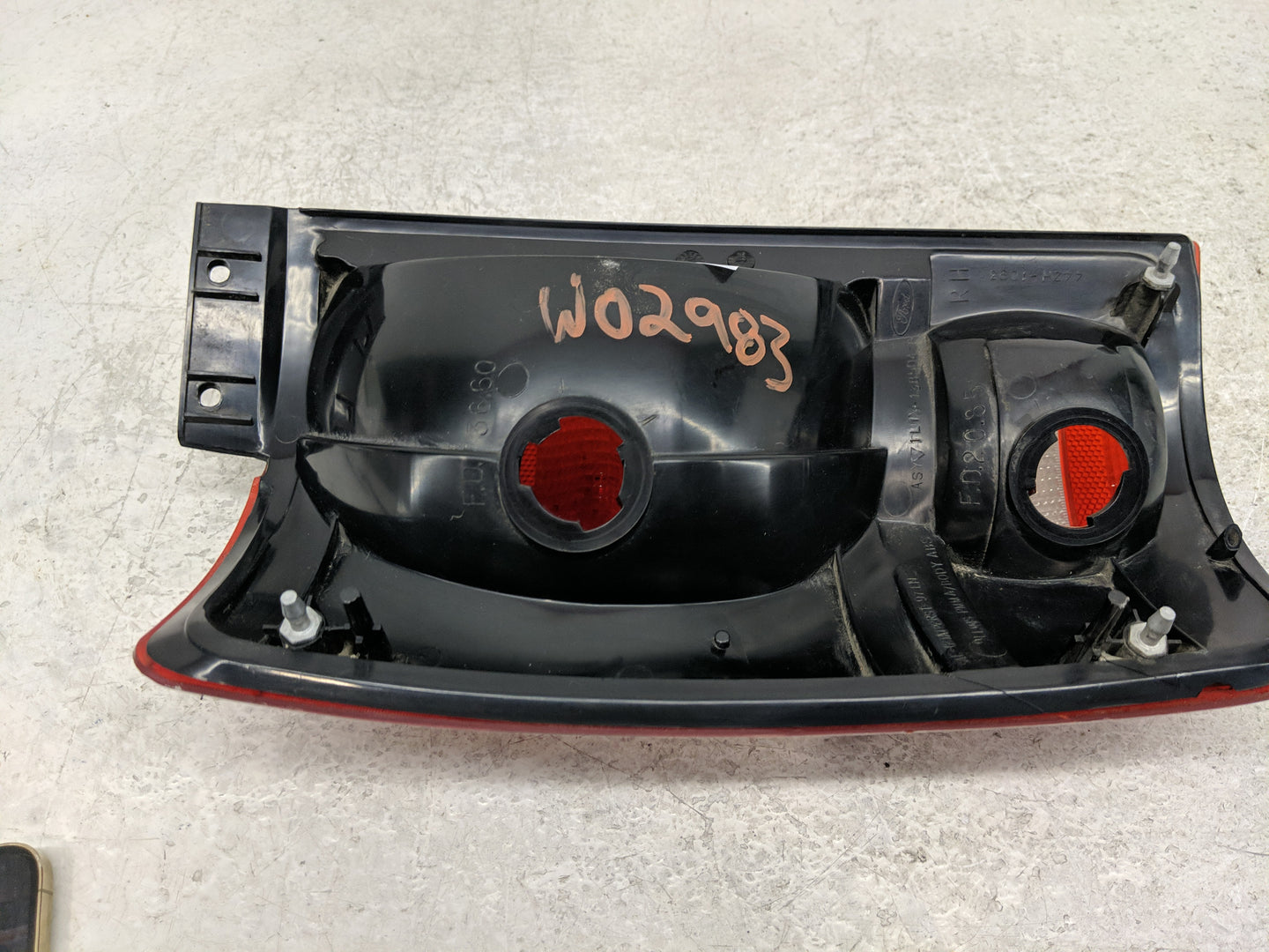 1997-2002 Ford Expedition Tail Light Assembly Passenger Right OEM P/N:44ZH-1093B Fits Fits 1997 1998 1999 2000 2001 2002 OEM