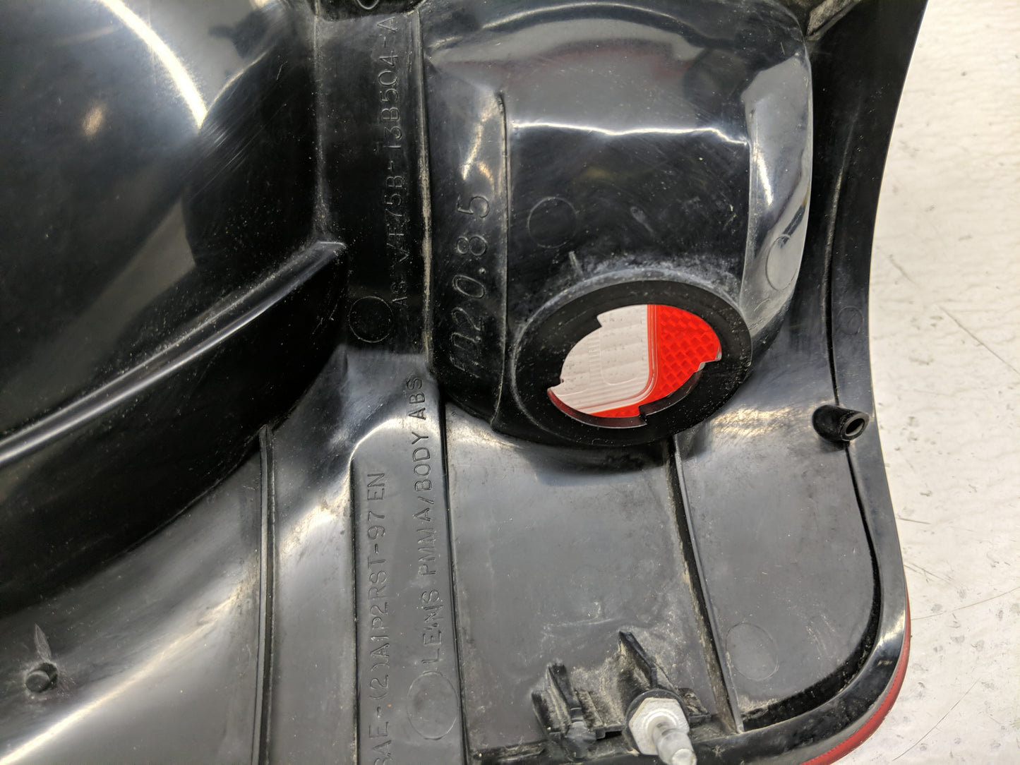 1997-2002 Ford Expedition Tail Light Assembly Passenger Right OEM Fits Fits 1997 1998 1999 2000 2001 2002 OEM Used Auto Part