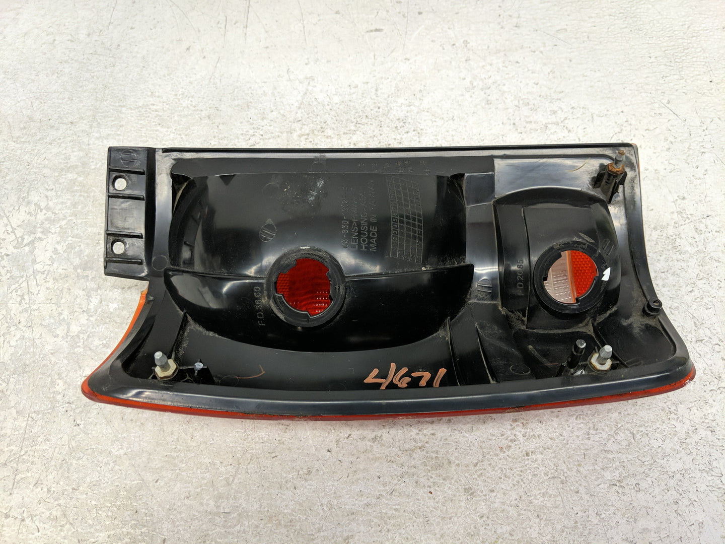 1997-2002 Ford Expedition Tail Light Assembly Passenger Right OEM Fits Fits 1997 1998 1999 2000 2001 2002 OEM Used Auto Part