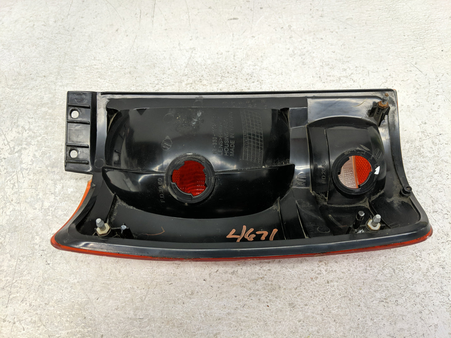1997-2002 Ford Expedition Tail Light Assembly Passenger Right OEM Fits Fits 1997 1998 1999 2000 2001 2002 OEM Used Auto Part