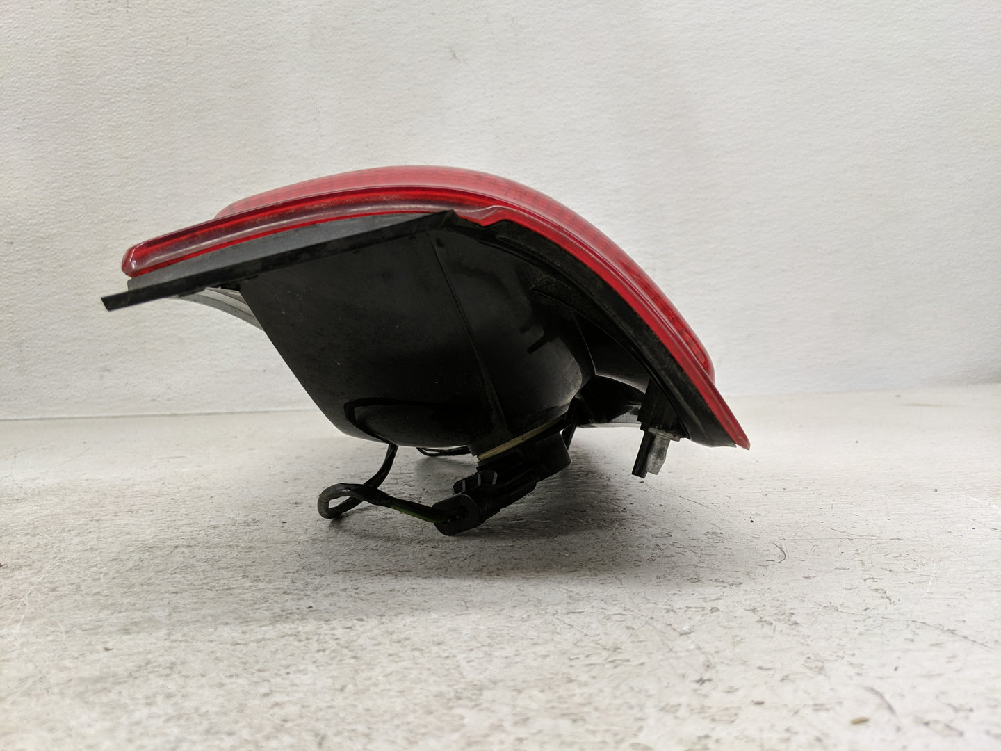 1997-2002 Ford Expedition Tail Light Assembly Driver Left OEM Fits Fits 1997 1998 1999 2000 2001 2002 OEM Used Auto Parts - 