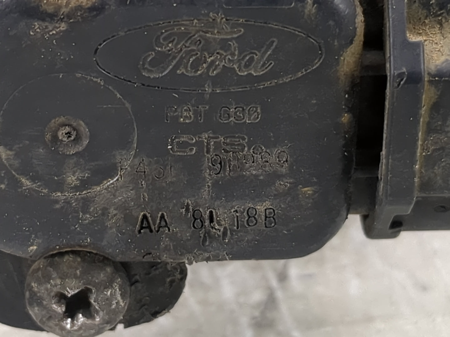 1999 Ford Expedition Throttle Body Fits OEM Used Auto Parts - Oemusedautoparts1.com