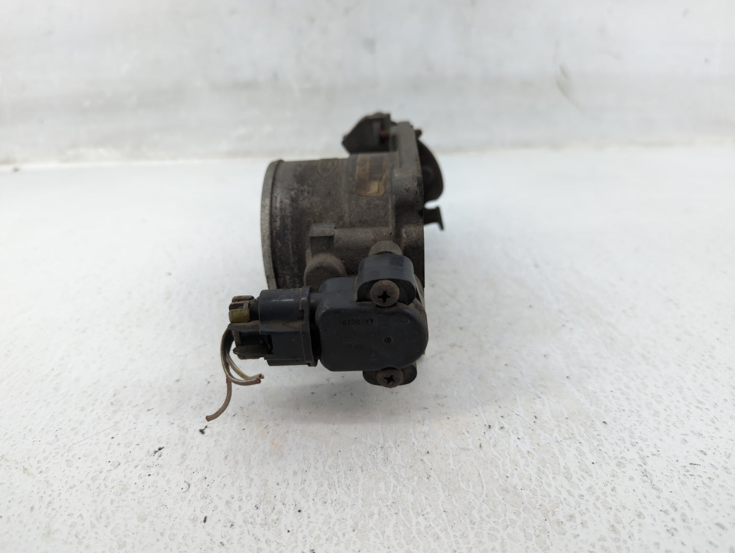 1999 Ford Expedition Throttle Body P/N:YL3U-AB XL3U-BC Fits OEM Used Auto Parts - Oemusedautoparts1.com