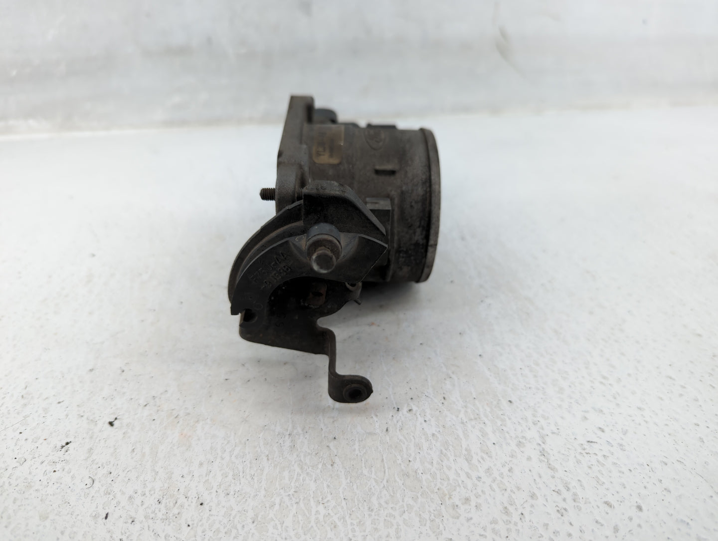 1999 Ford Expedition Throttle Body P/N:YL3U-AB XL3U-BC Fits OEM Used Auto Parts - Oemusedautoparts1.com