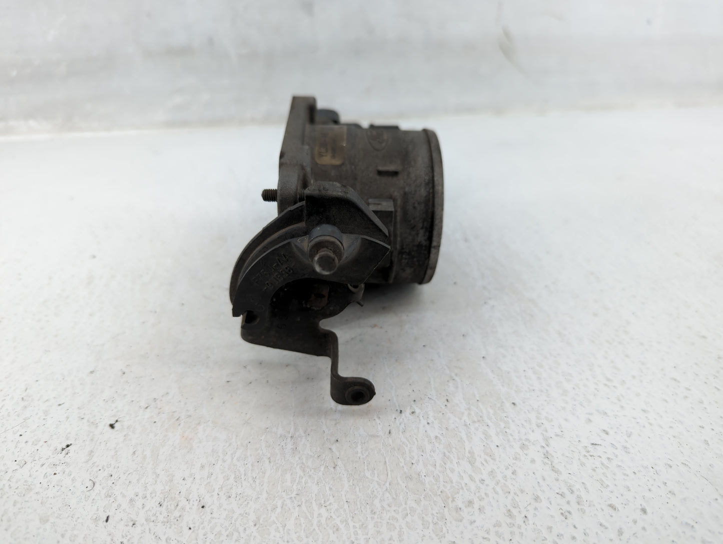 1999 Ford Expedition Throttle Body P/N:YL3U-AB XL3U-BC Fits OEM Used Auto Parts - Oemusedautoparts1.com
