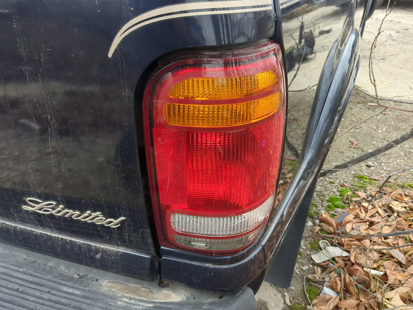 1998-2001 Ford Explorer Tail Light Assembly Passenger Right OEM Fits Fits 1998 1999 2000 2001 OEM Used Auto Parts - Oemuseda