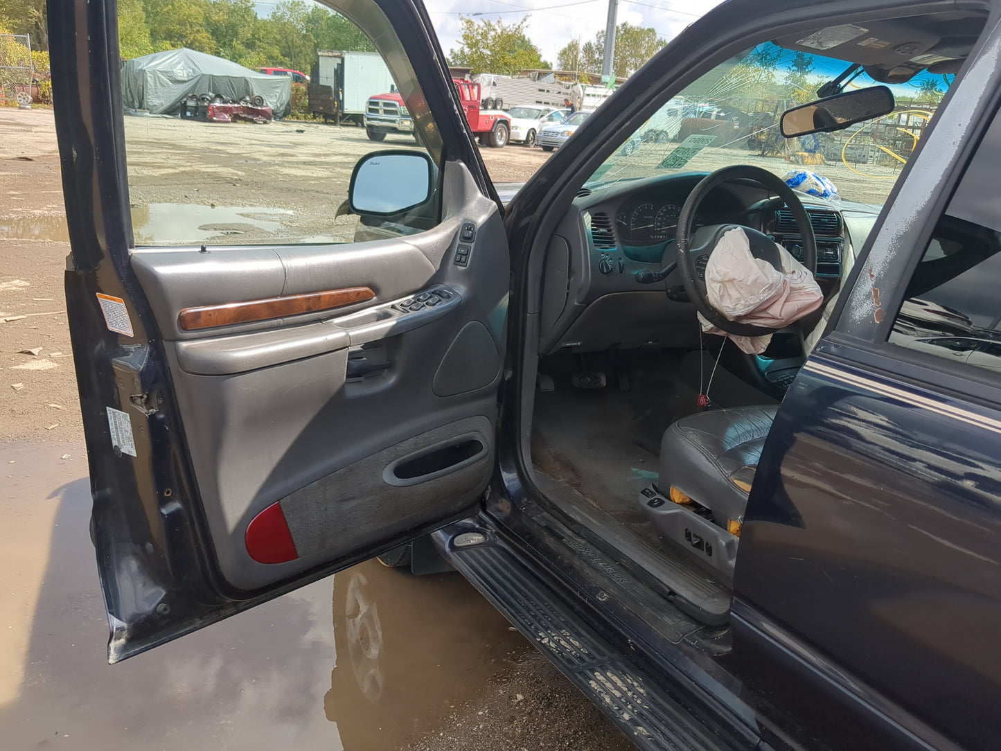 1999 Ford Explorer Front Left Driver Interior Door Panel Trim - Oemusedautoparts1.com