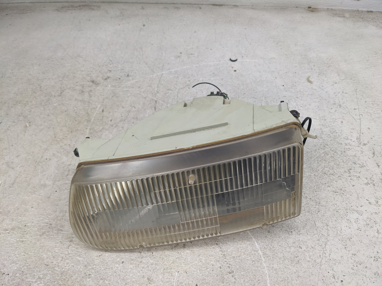 1995-2001 Ford Explorer Driver Left Oem Head Light Headlight Lamp 1463002 - Oemusedautoparts1.com