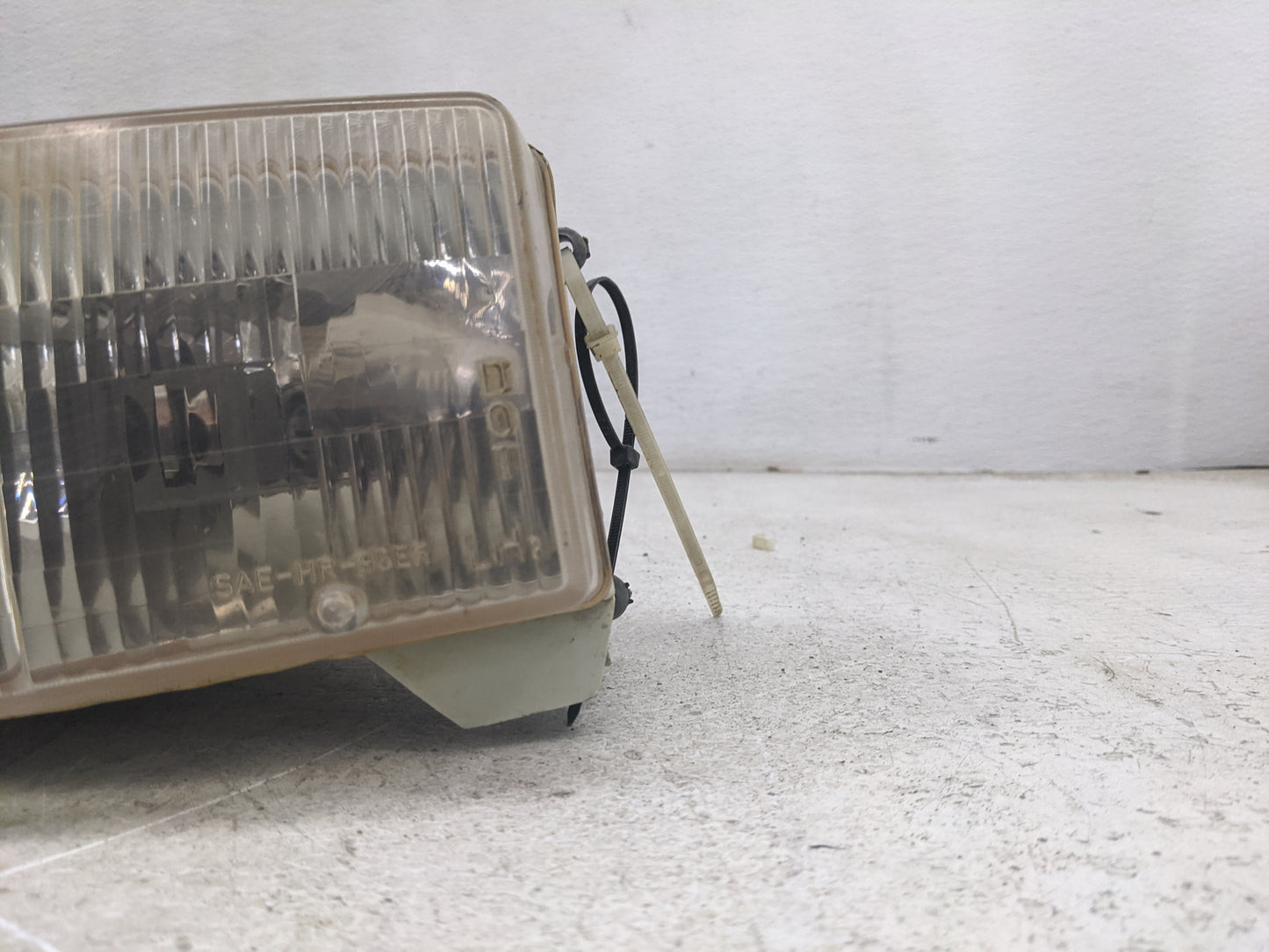 1995-2001 Ford Explorer Driver Left Oem Head Light Headlight Lamp 1463002 - Oemusedautoparts1.com