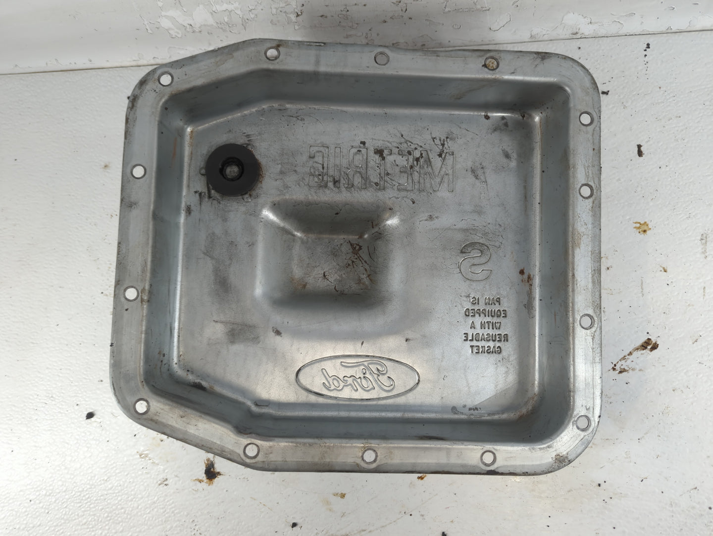 1998-2001 Ford Explorer Engine Oil Pan Fits Fits 1998 1999 2000 2001 OEM Used Auto Parts - Oemusedautoparts1.com