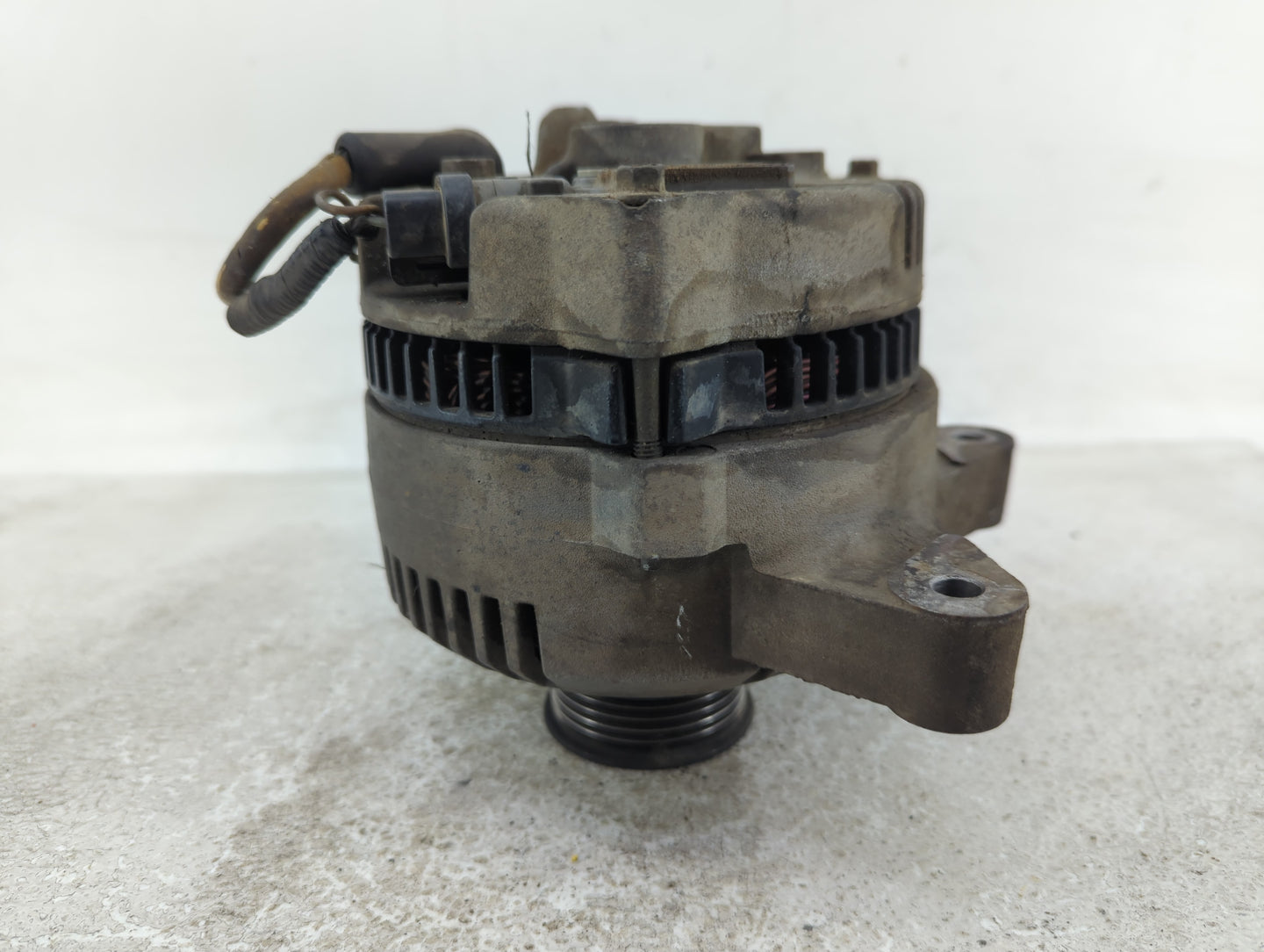 1997-2002 Ford F-150 Alternator Replacement Generator Charging Assembly Engine OEM P/N:F77U-10316-AA R111751A Fits OEM Used 