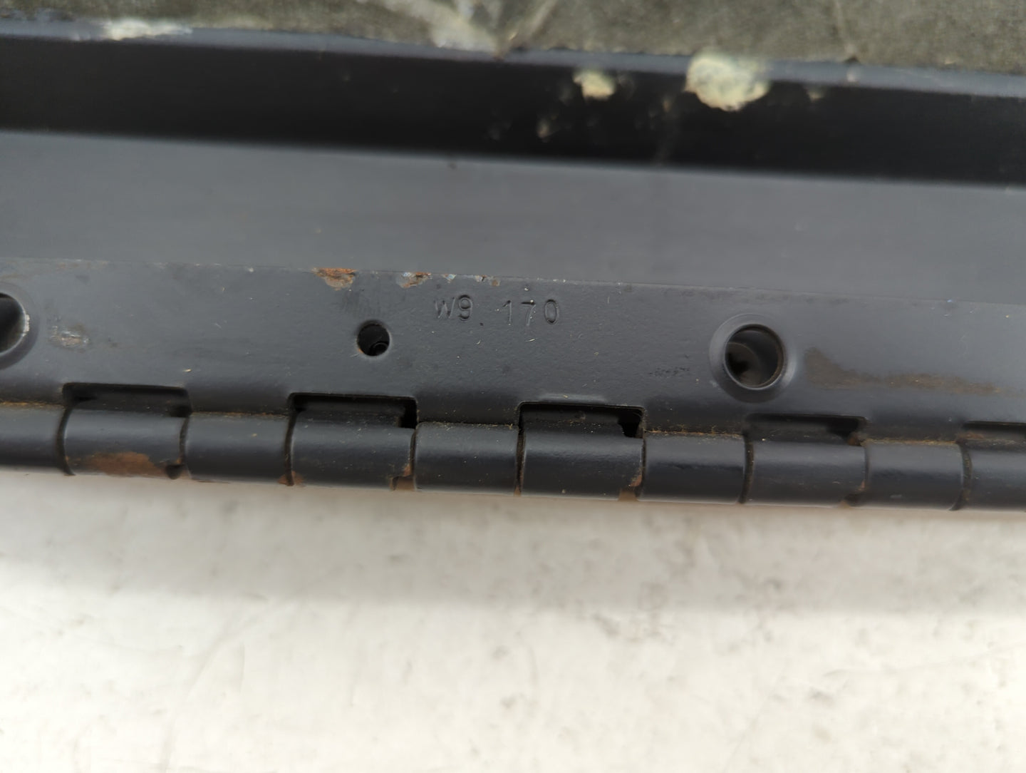 1999 Ford F-150 Center Console Armrest Cover Lid Fits OEM Used Auto Parts - Oemusedautoparts1.com