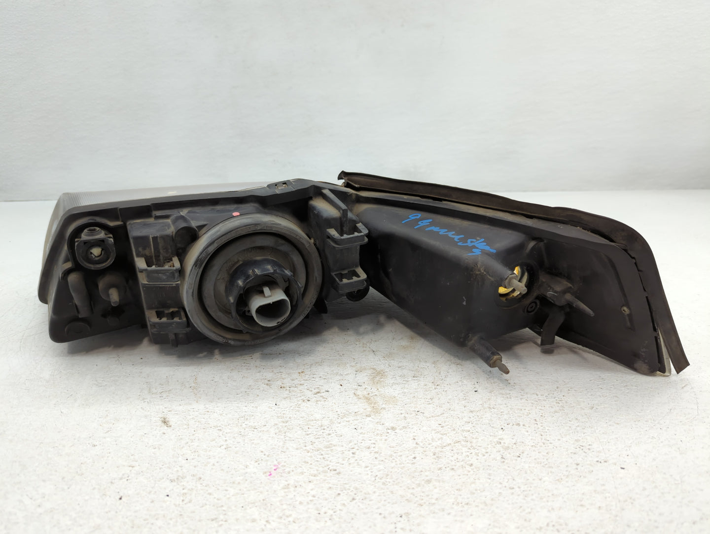 1999-2000 Ford Mustang Passenger Right Oem Head Light Headlight Lamp - Oemusedautoparts1.com