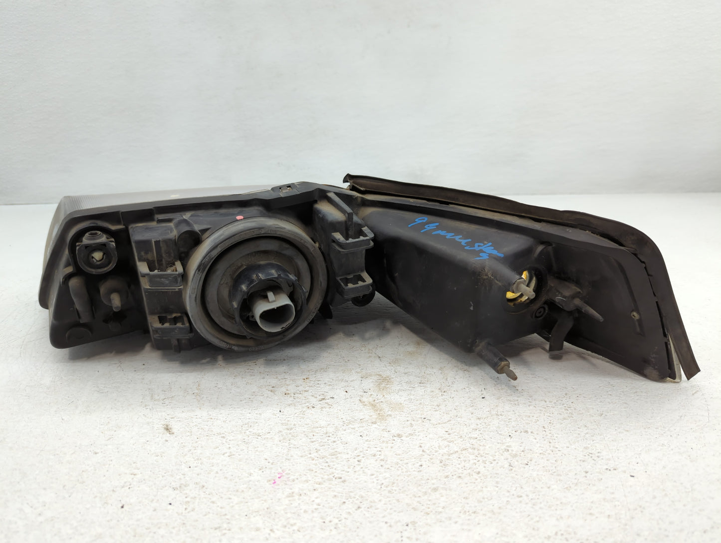1999-2000 Ford Mustang Passenger Right Oem Head Light Headlight Lamp - Oemusedautoparts1.com