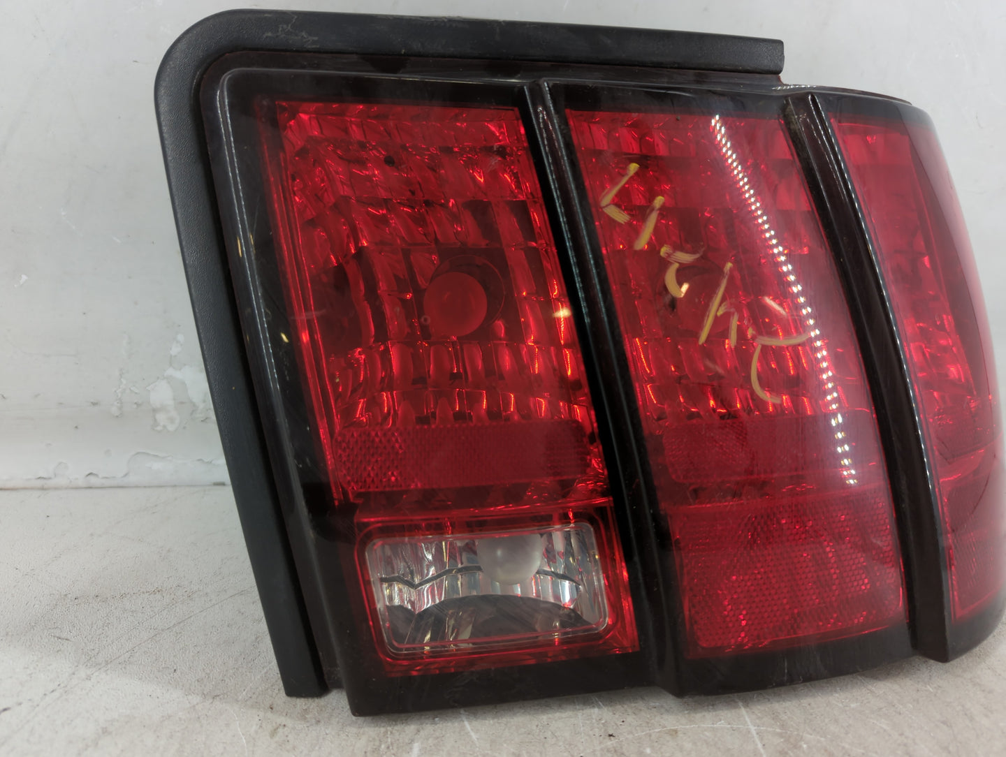 1999 Ford Mustang Tail Light Assembly Passenger Right OEM P/N:99-867 Fits OEM Used Auto Parts - Oemusedautoparts1.com