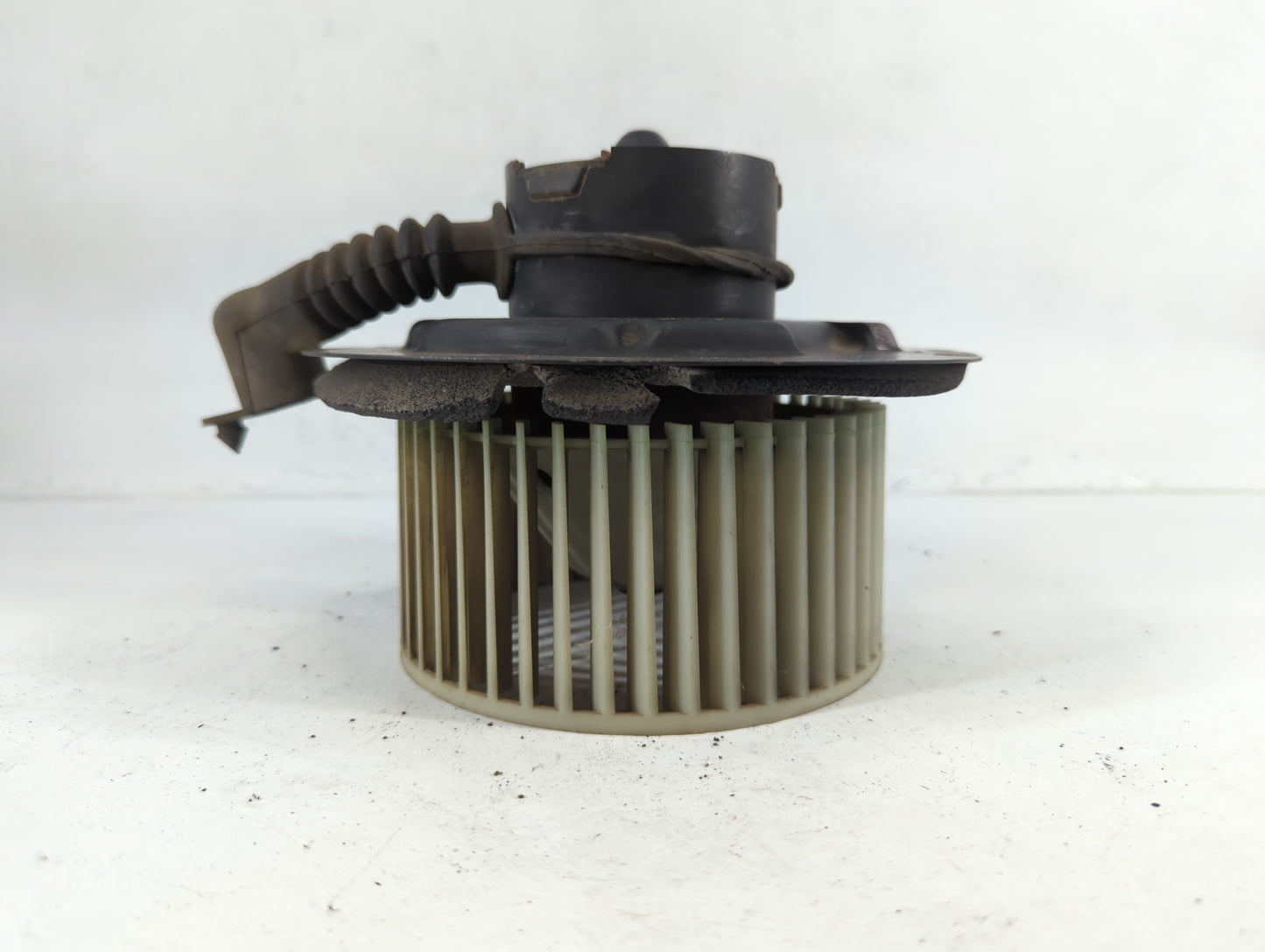 1998-1999 Ford Ranger Rear Heater AC Blower Motor P/N:F67H-19D583-AA Fits Fits 1998 1999 OEM Used Auto Parts - Oemusedautopa