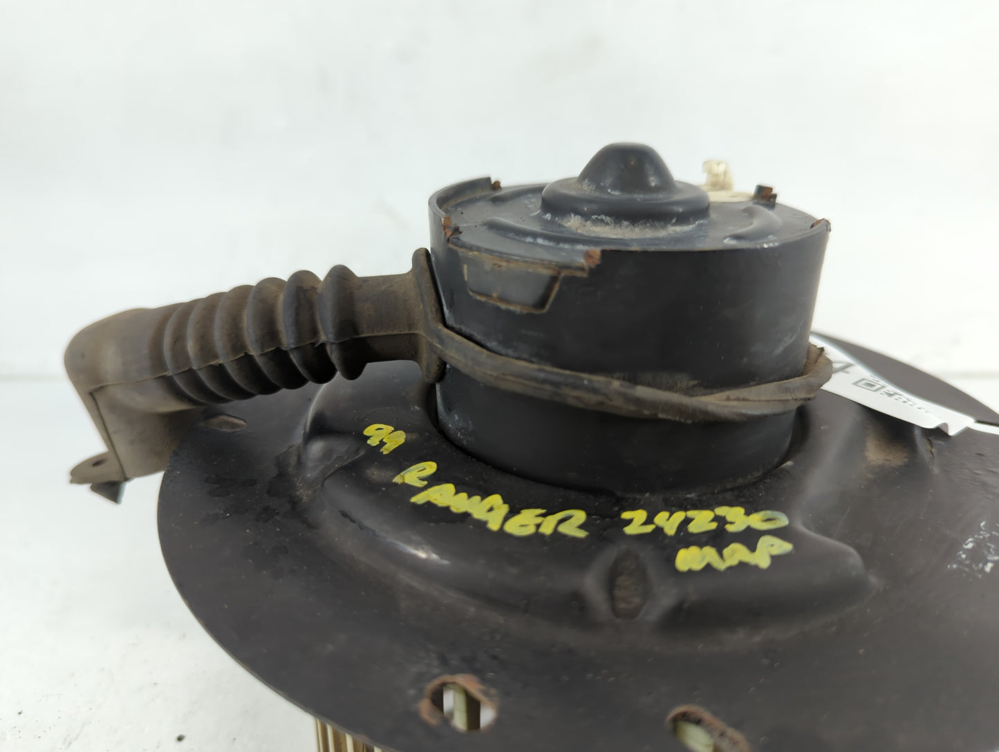 1998-1999 Ford Ranger Heater AC Blower Motor P/N:F67H-19D583-AA Fits Fits 1998 1999 OEM Used Auto Parts - Oemusedautoparts1.