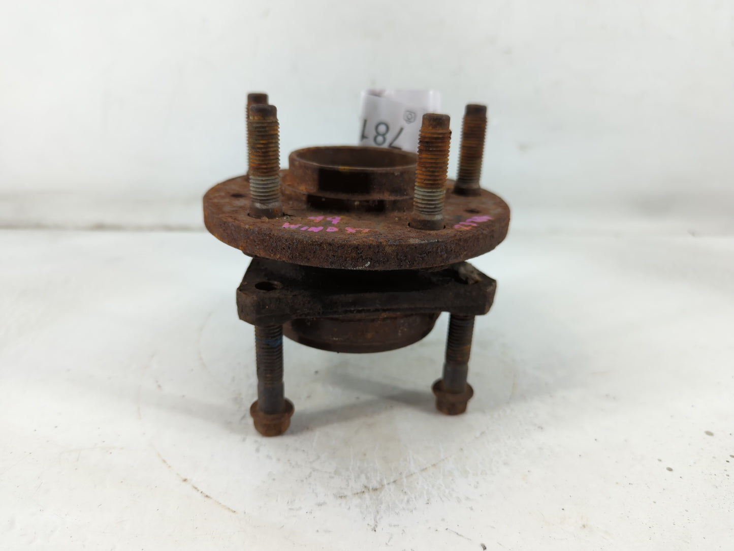 1999-2000 Ford Windstar Driver Front Wheel Hub Oem - Oemusedautoparts1.com