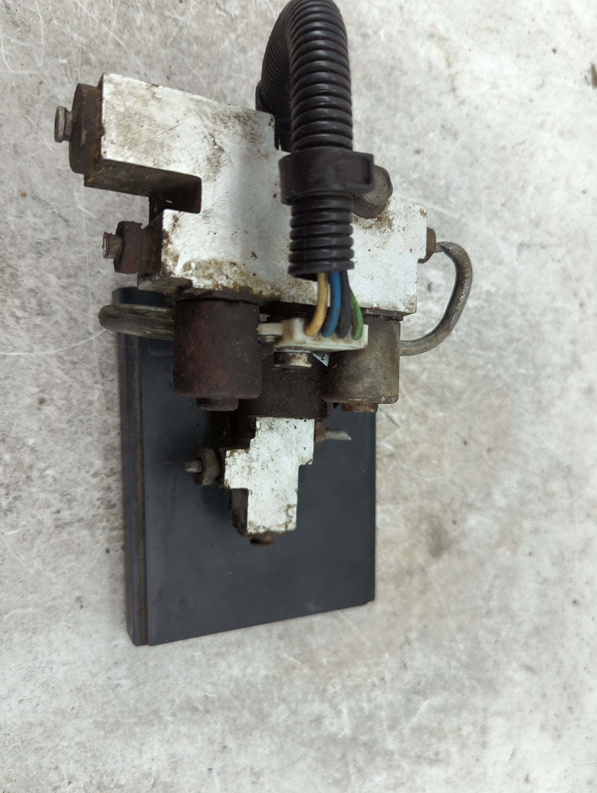 1999 Gmc Gmc 1500 Pickup Anti-Lock Brake ABS Pump Module Actuator OEM Fits OEM Used Auto Parts - Oemusedautoparts1.com
