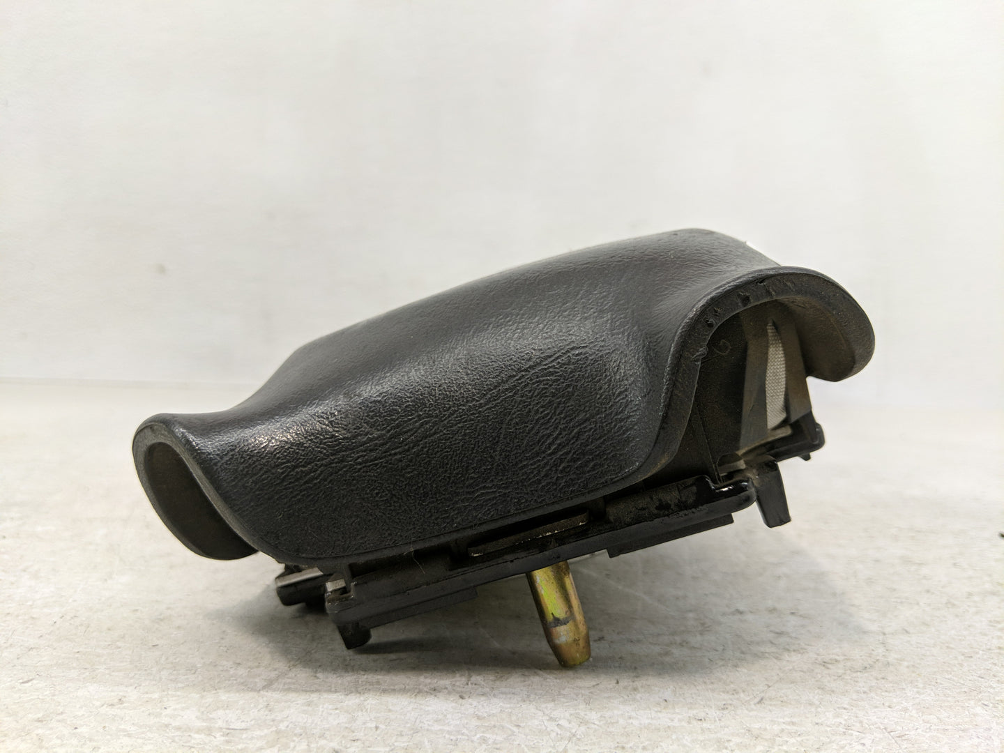 1998-1999 Gmc Safari Air Bag Driver Left Steering Wheel Mounted Fits Fits 1998 1999 OEM Used Auto Parts - Oemusedautoparts1.
